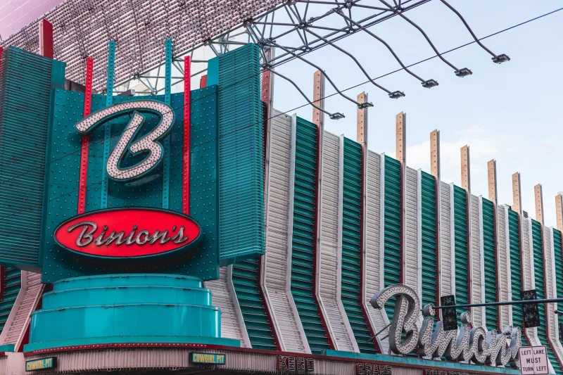 Slow Down to Win Big: The Brain Science Behind Retro Casino Design and Smarter Betting
